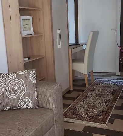 Iva Apartman *