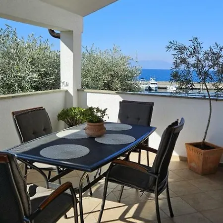 Iva Appartamento Njivice