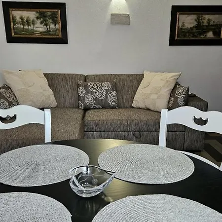 Iva Apartament *